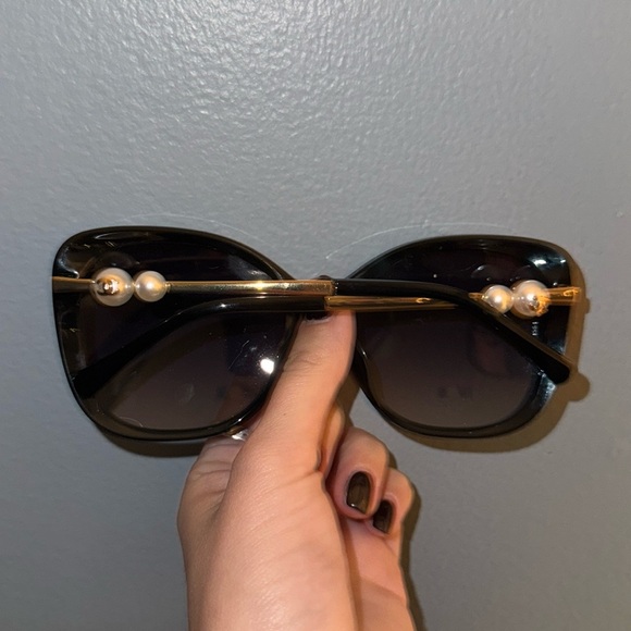 Chanel sunglasses!! - Picture 1 of 7